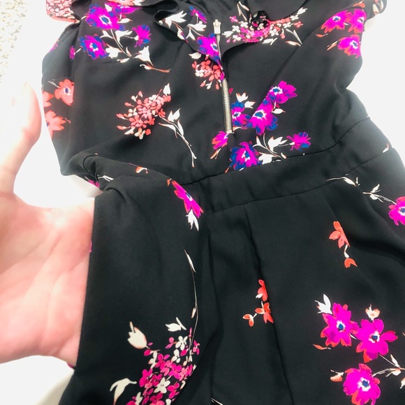 Express Floral Ruffle Romper - Picture 8 of 14